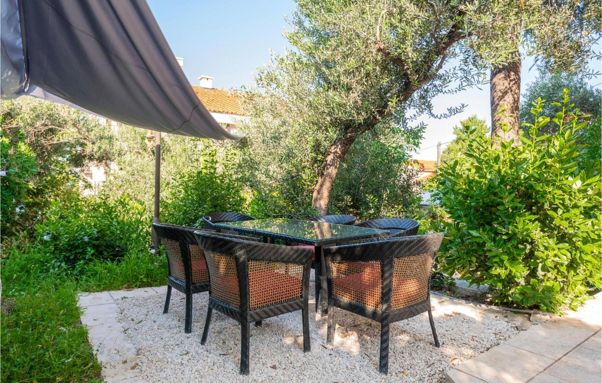 Awesome Apartment In Makarska With Wifi Exterior photo