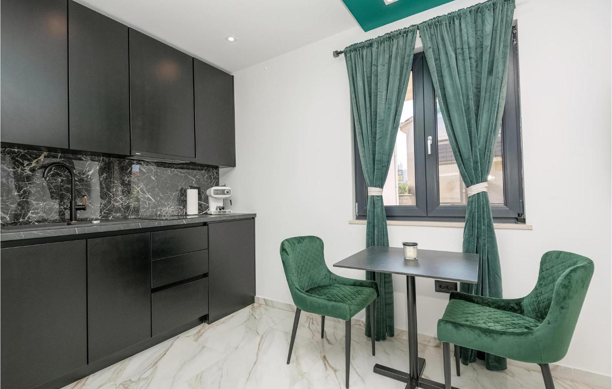 Awesome Apartment In Makarska With Wifi Exterior photo