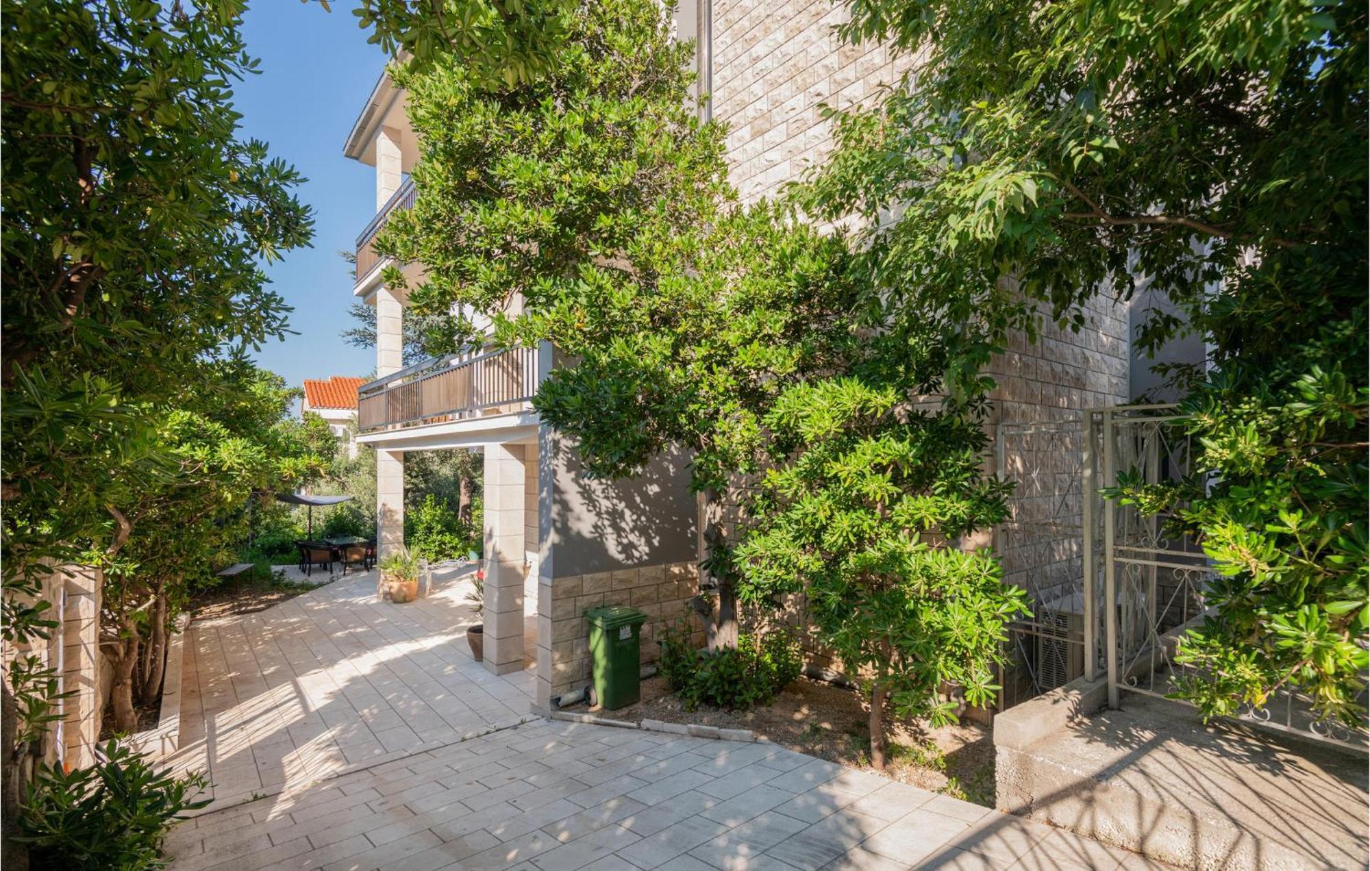 Awesome Apartment In Makarska With Wifi Exterior photo